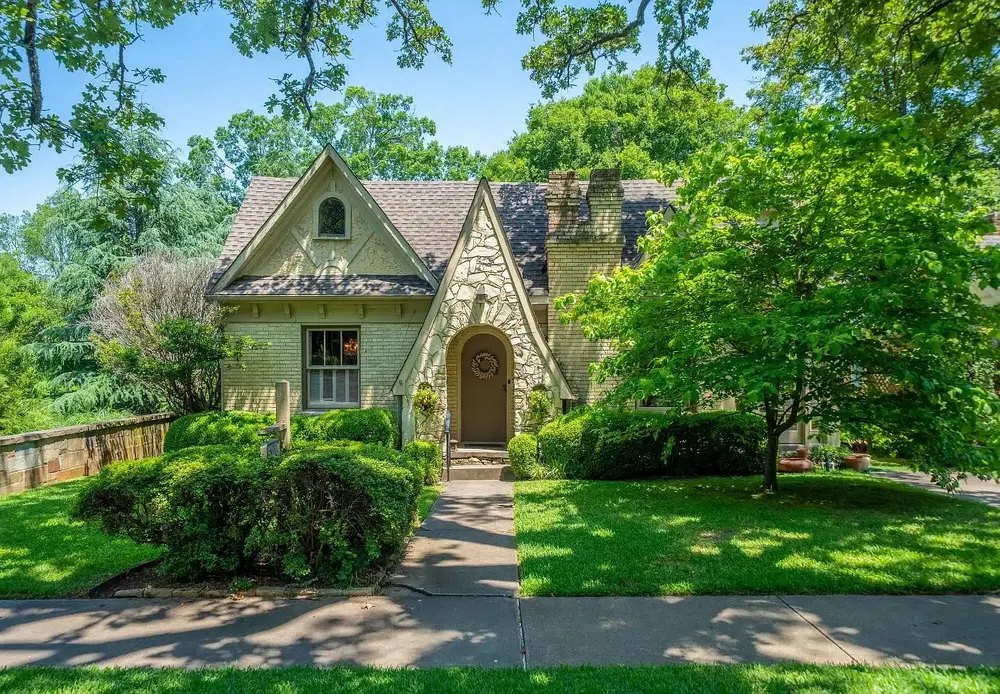 Historic Arkansas cottage home in summer greenery